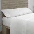 Funda almohada doble pespunte color blanco escena de cama